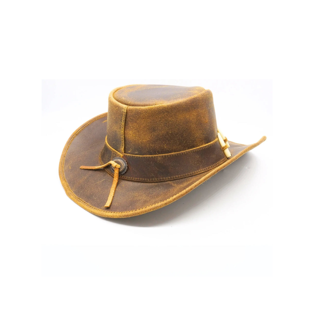 Resistance leather hat with crocodile details
